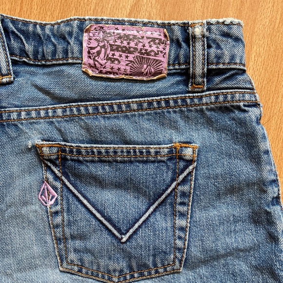 Volcom denim jean shorts, size 7 - Picture 6 of 7